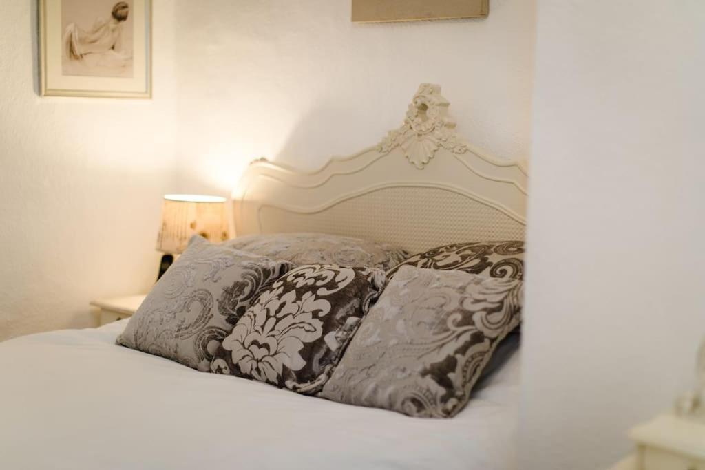 1800 Period Grade 2 Listed Cottage Addingham Екстер'єр фото