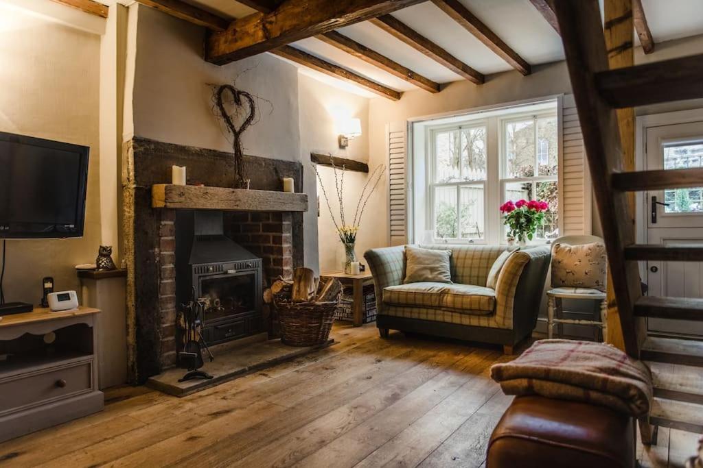 1800 Period Grade 2 Listed Cottage Addingham Екстер'єр фото