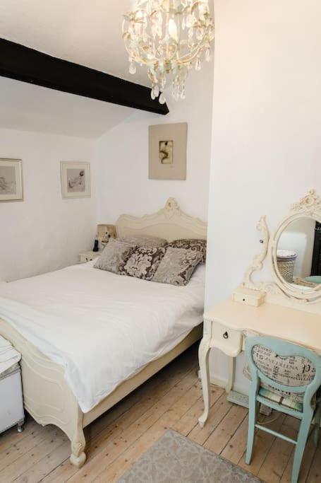 1800 Period Grade 2 Listed Cottage Addingham Екстер'єр фото