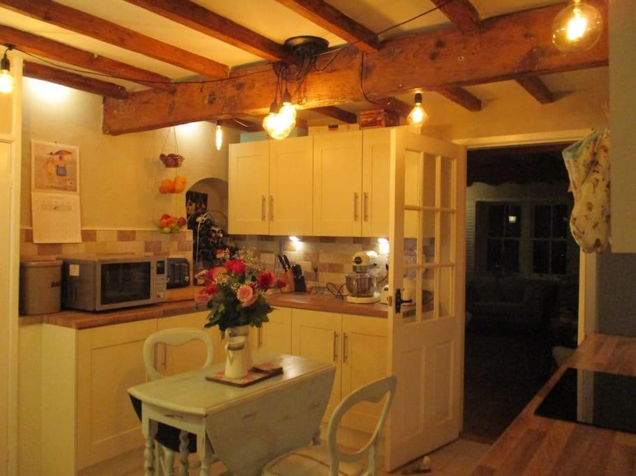 1800 Period Grade 2 Listed Cottage Addingham Екстер'єр фото